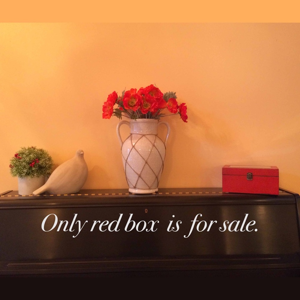 Red  box - Picture 2 of 8